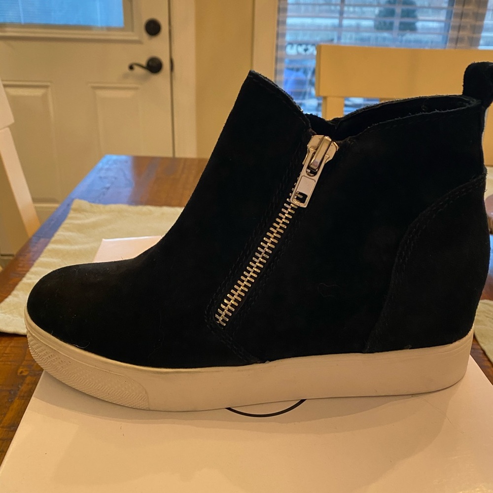 Steve Madden black suede wedgies size 9